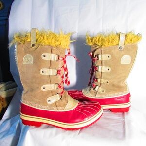 Sorel vintage Tivoli or a similar duck boot style